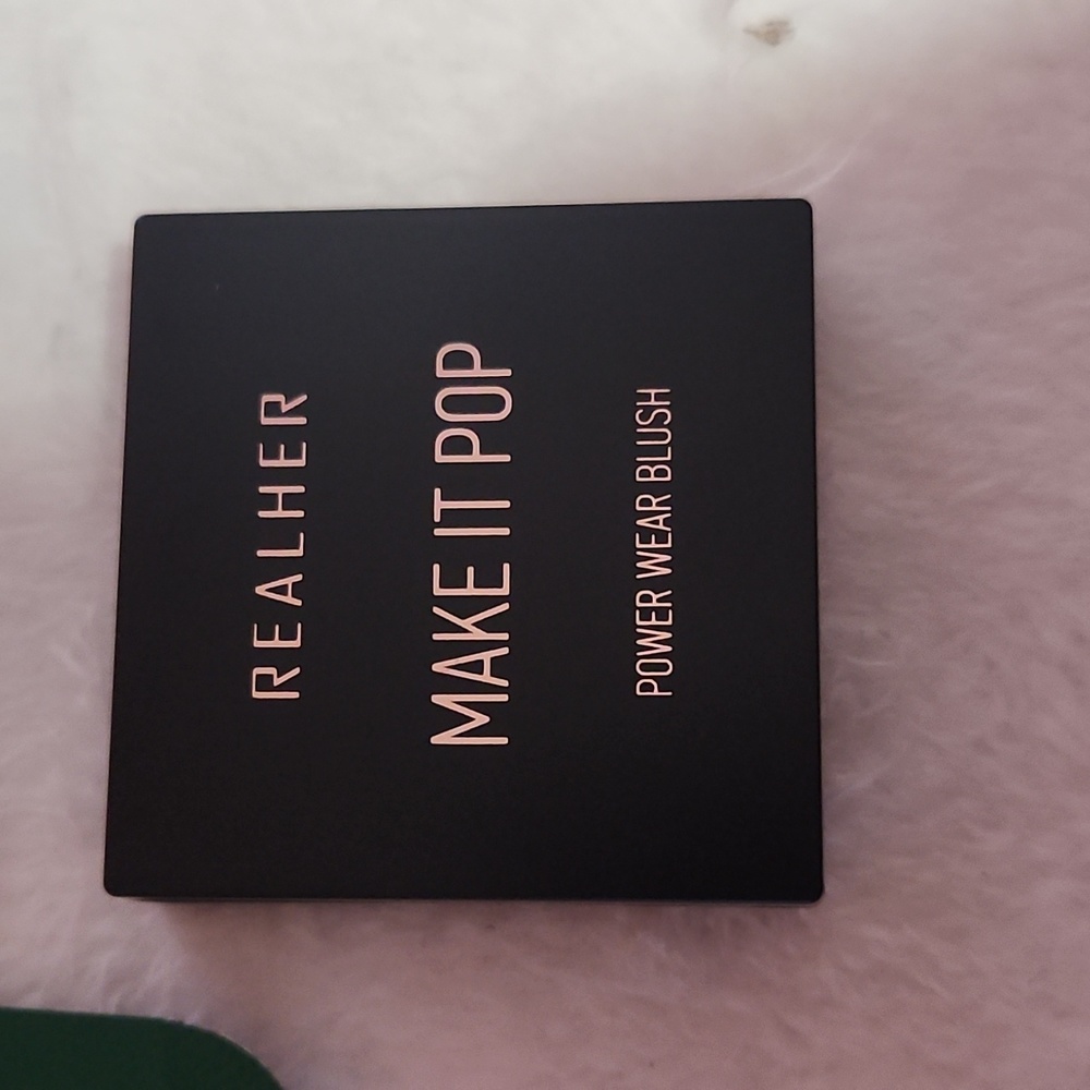 NEW!! Make Up Gift Set!!! Excellent Deal!! - Picture 3 of 14